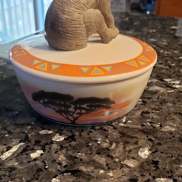 Lenox baby elephant music Box - Picture 16 of 17